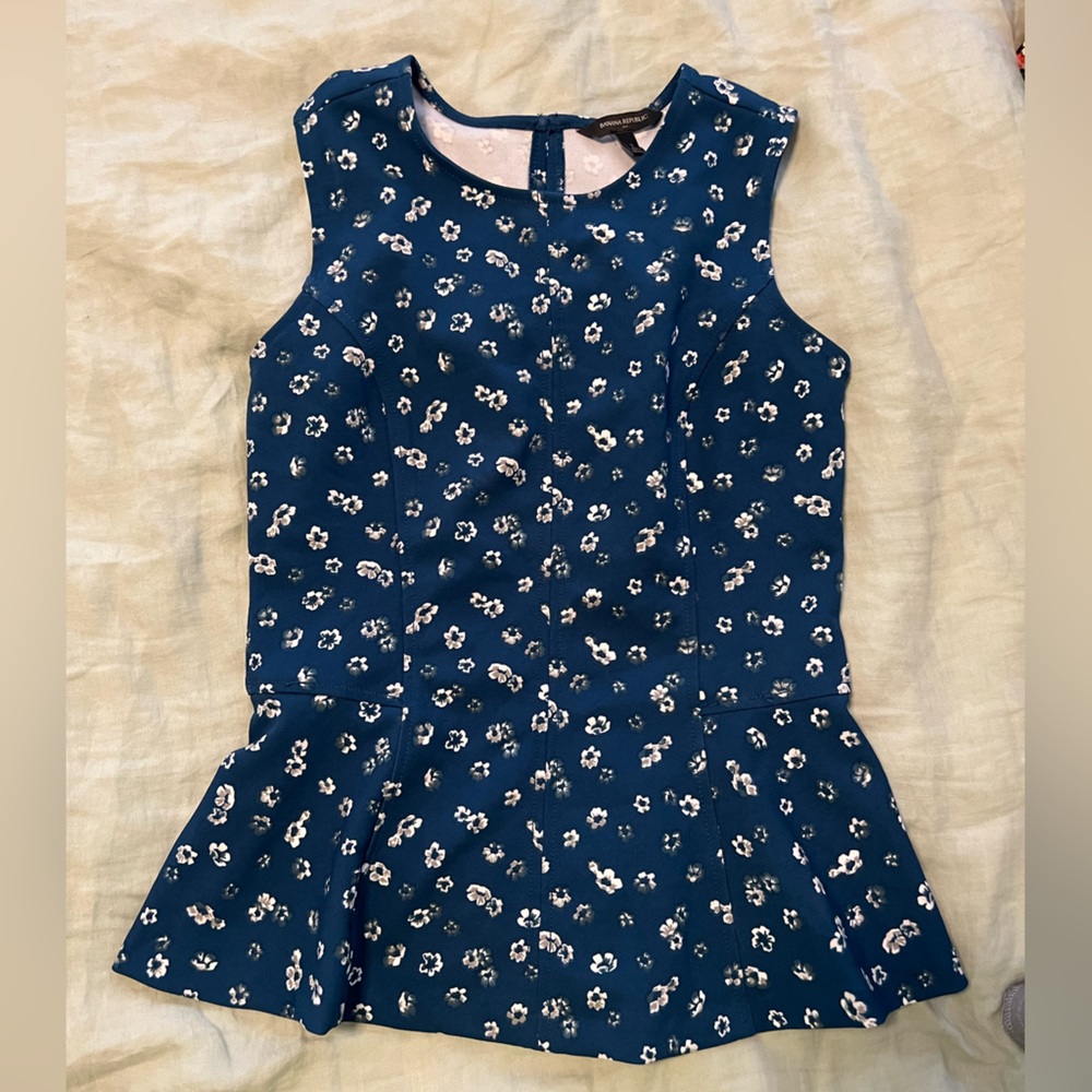 Banana Republic Peplum Crew Neck Top Size US 2 (Small) in Blue